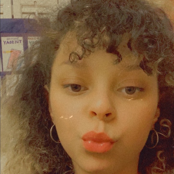 Meet your Posher, Angela - Picture 2 of 3